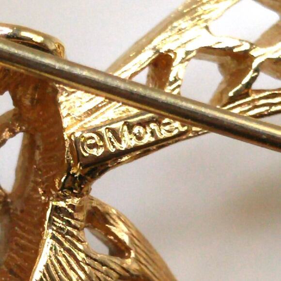 Vintage Monet Bow Brooch, Gold Plated Open Work Design, 2" x 2 1/4" - Picture 3 of 9